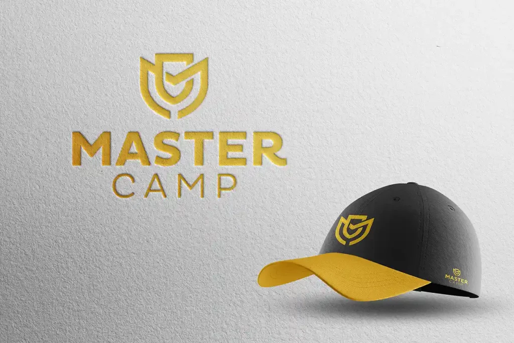 Logo Master Camp par Click-création - Design épuré et symbolique pour des camps d'été